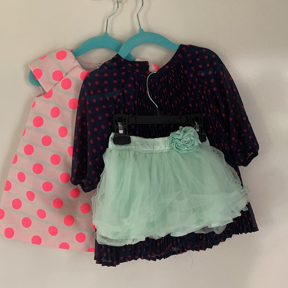 BUNDLE OF AMAZING CLOTHS .